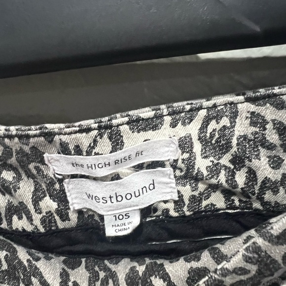 Westbound Women's High Rise Leopard Print Jeans - Black and White Size 10P EUC - Picture 4 of 4